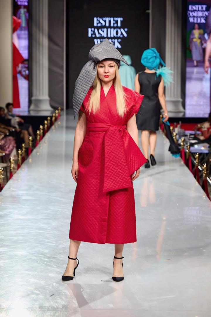 Платье брусничного цвета