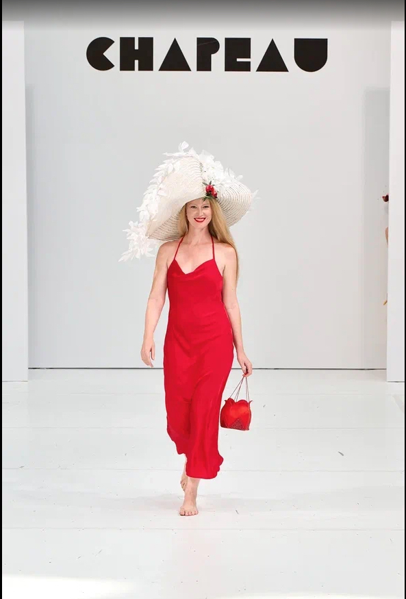 Шляпа белая