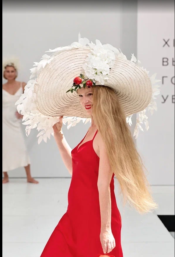 Шляпа белая