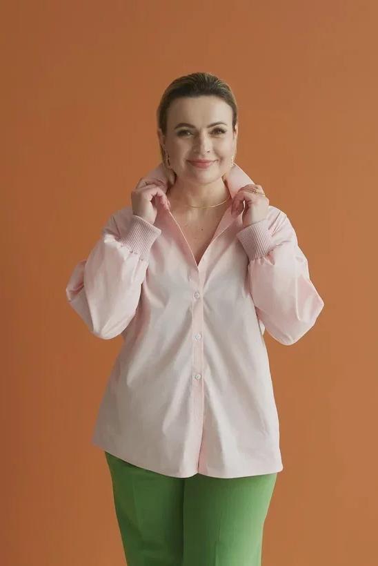 Женская персиковая рубашка с трикотажными манжетами