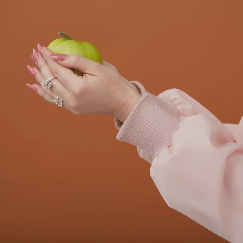 Женская персиковая рубашка с трикотажными манжетами