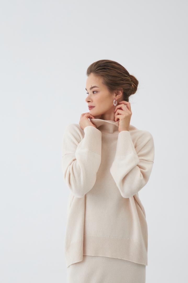 Свитер из кашемира с высоким воротом "Взбитые Сливки"