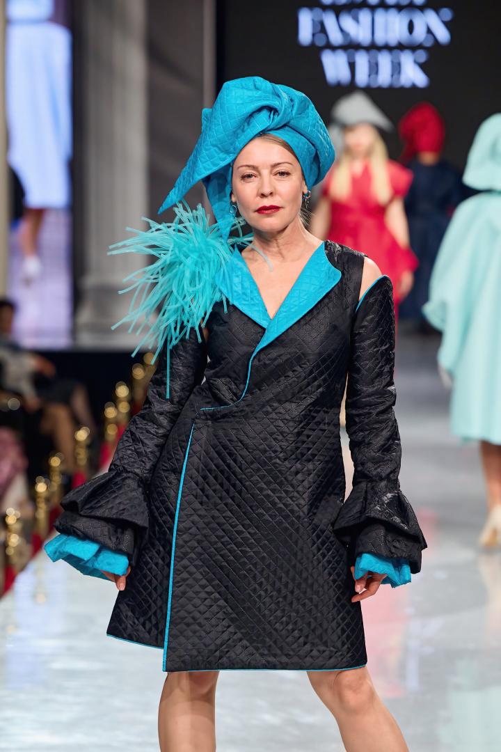 Двустороннее черно-голубое платье