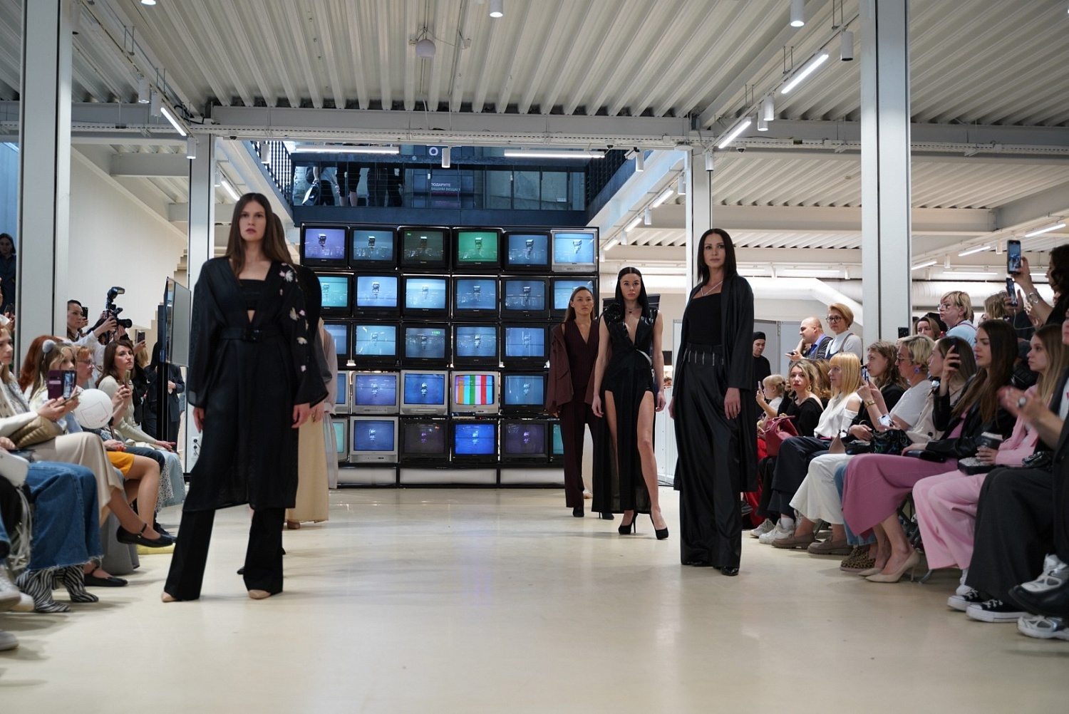 Показ мод от продюсерского центра «ГРАНИ» в рамках фестиваля 18 мая 2024 RFFest