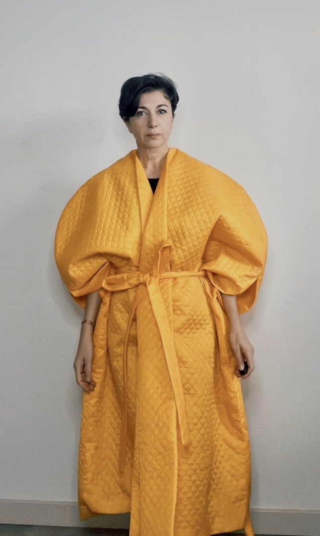 Накидка-пальто на верхнюю одежду желтая