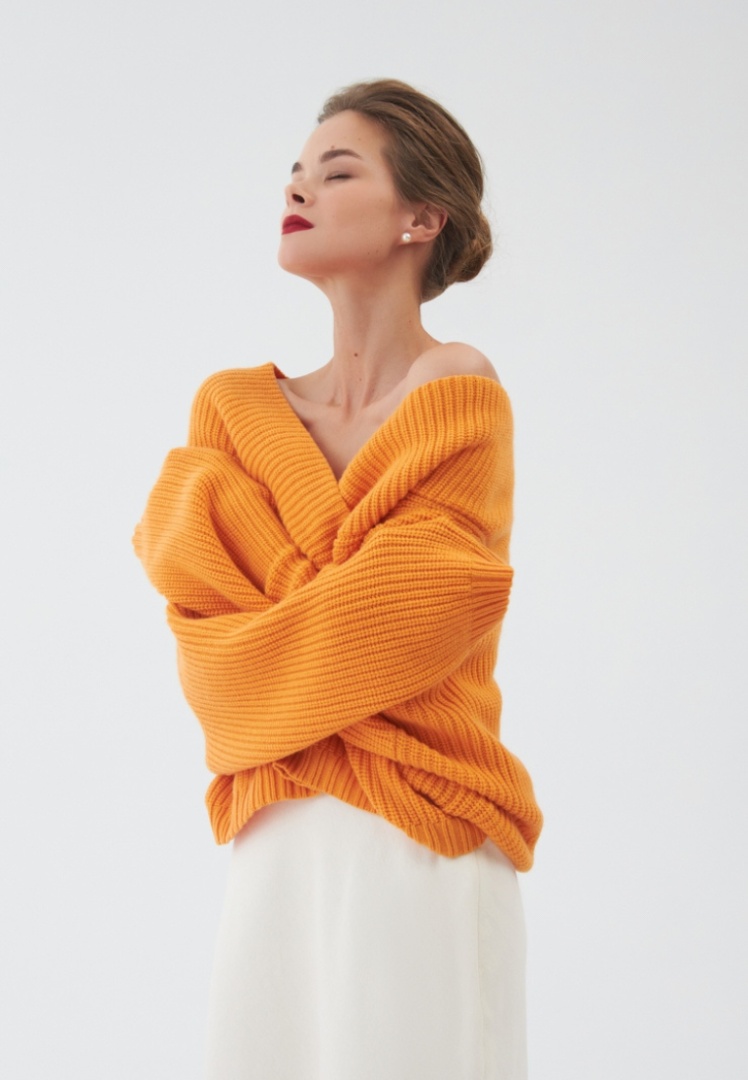 Джемпер из органического кашемира с глубоким вырезом "Сочный Абрикос"
