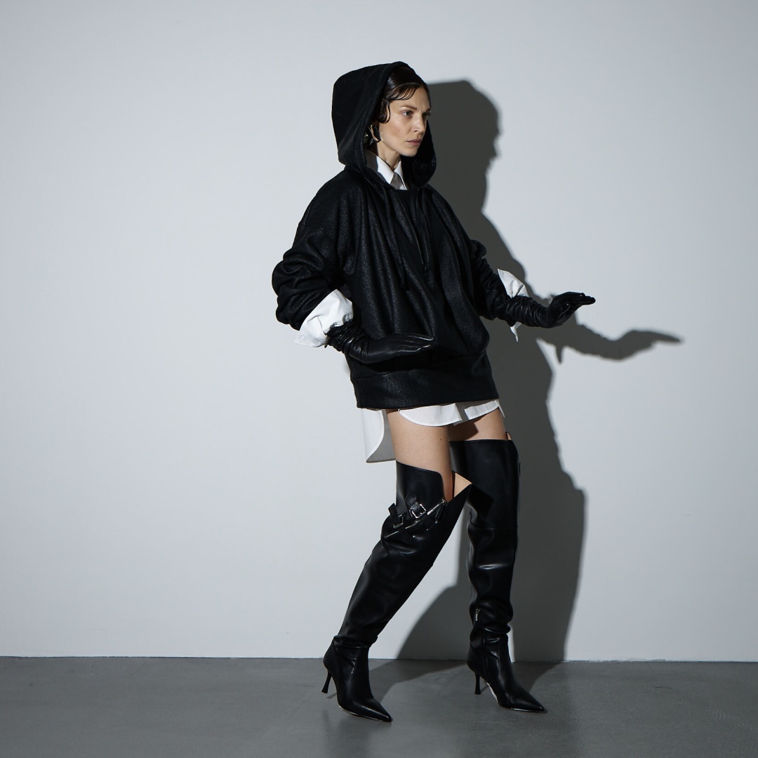 Дизайнерское худи на байке с капюшоном