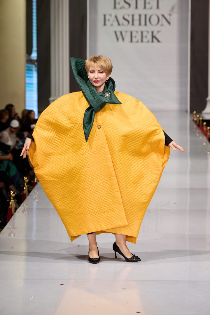 Накидка-пальто на верхнюю одежду желтая