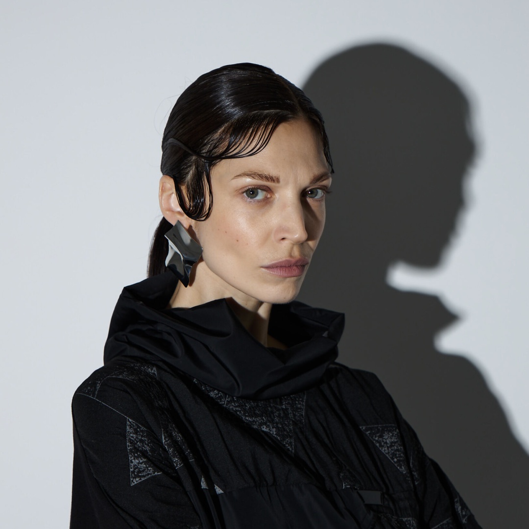 Джемпер с оригинальным дизайном