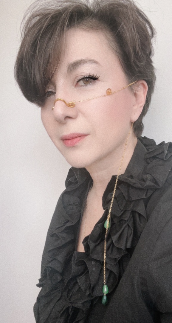 Миты - цепочки на половину лица