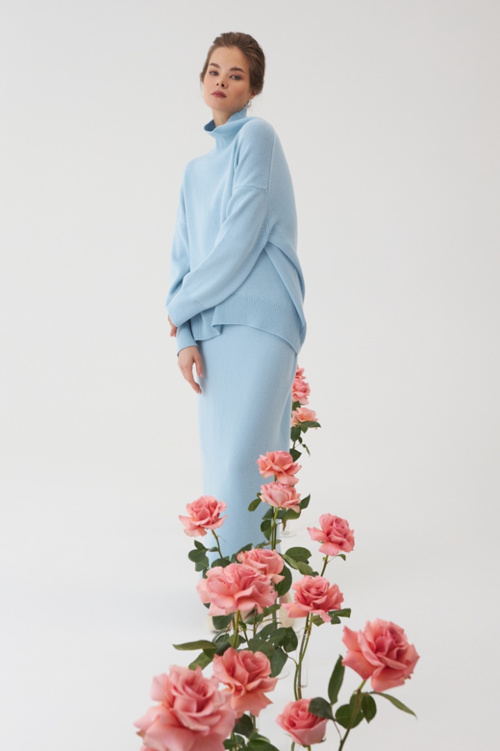 Свитер из кашемира с высоким воротом "Шепот Неба"