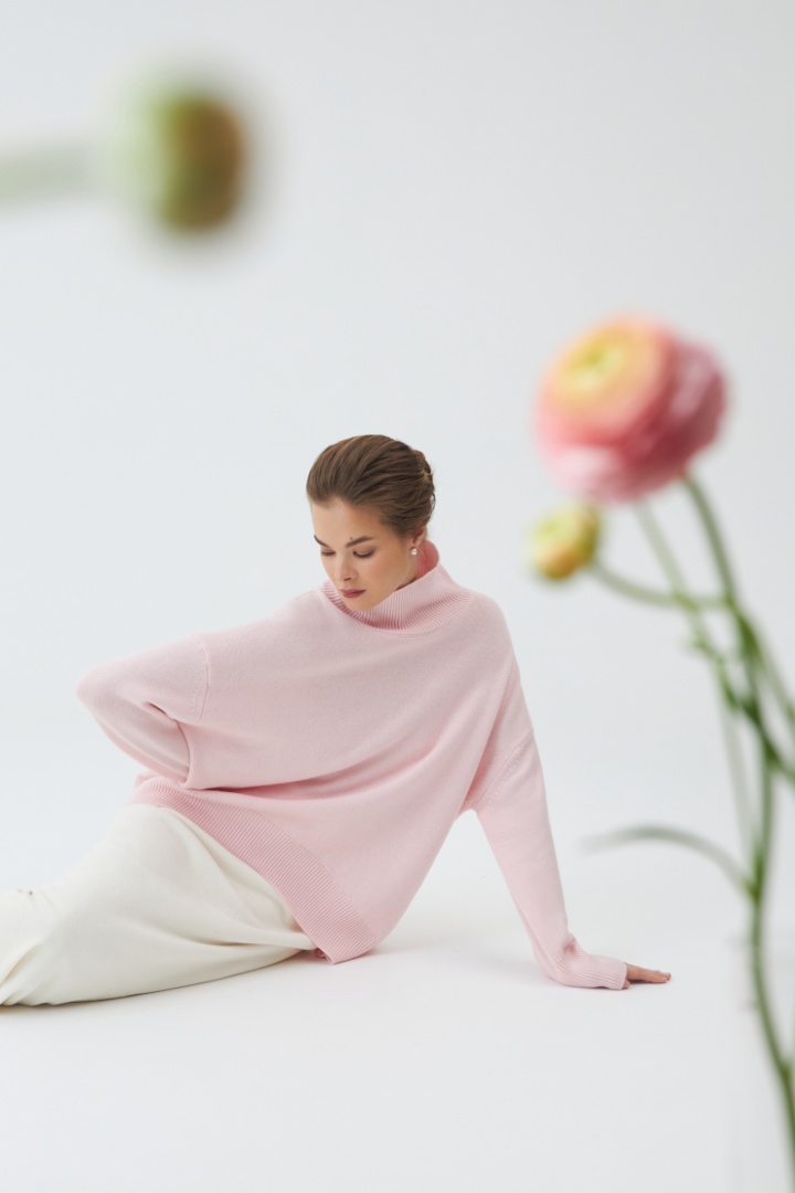 Свитер из кашемира с высоким воротом "Лёгкий Румянец"