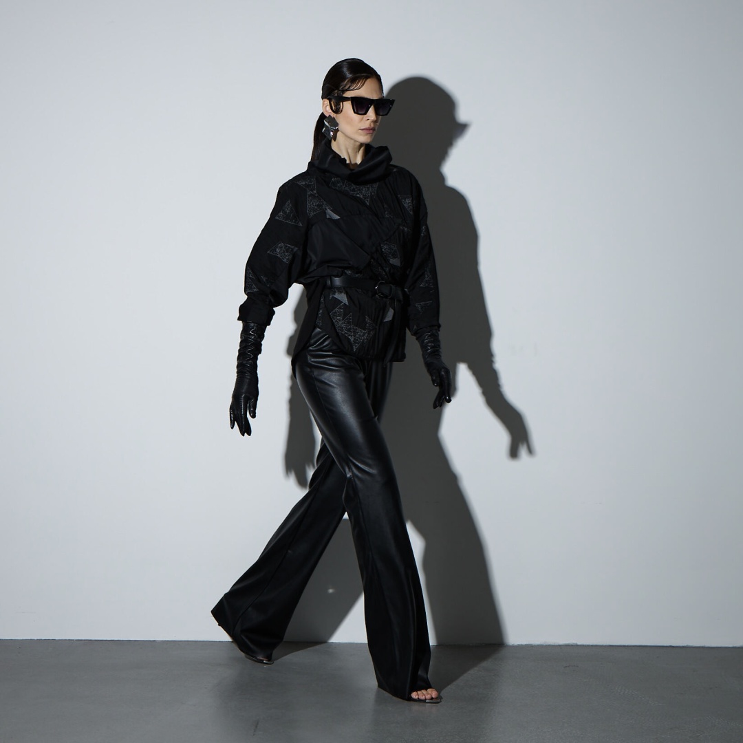 Джемпер с оригинальным дизайном