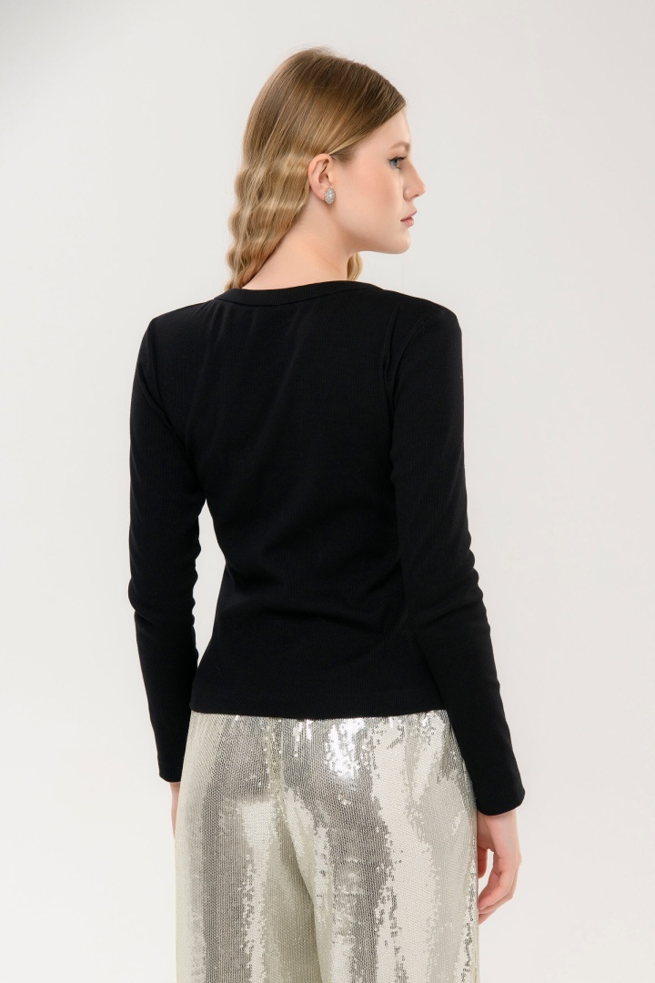 Кофта черная на крючках