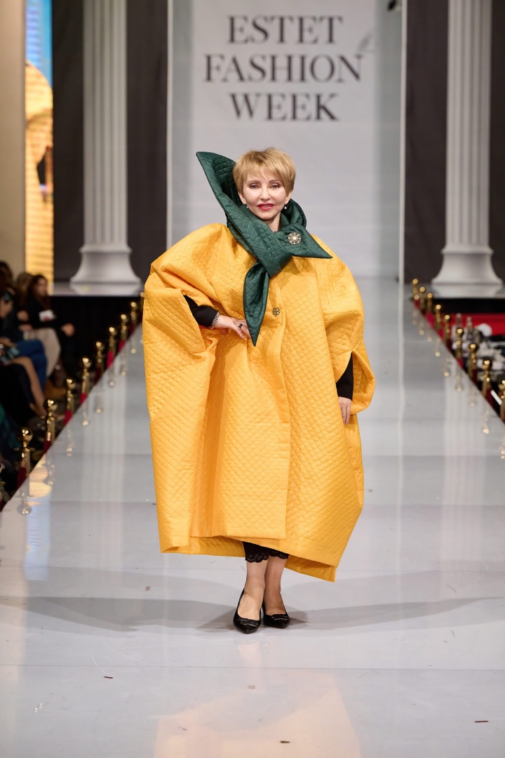 Накидка-пальто на верхнюю одежду желтая