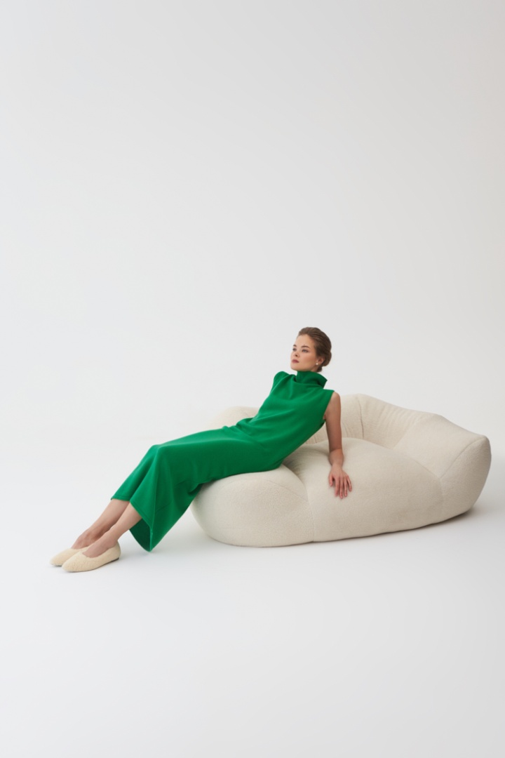 Платье из кашемира с высоким воротом "Майская Зелень"