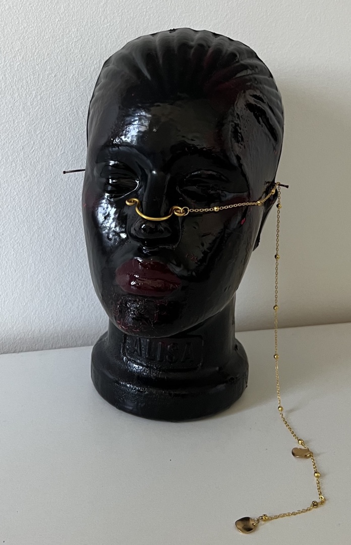 Миты - цепочки на половину лица