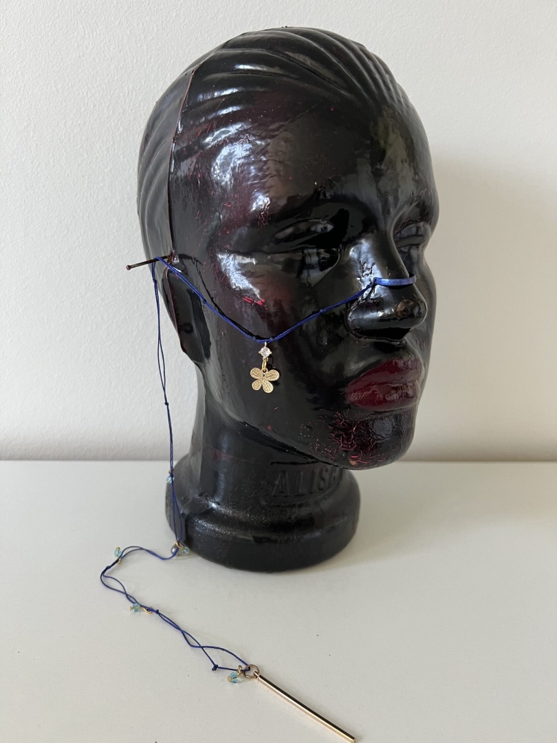 Миты - цепочки на половину лица