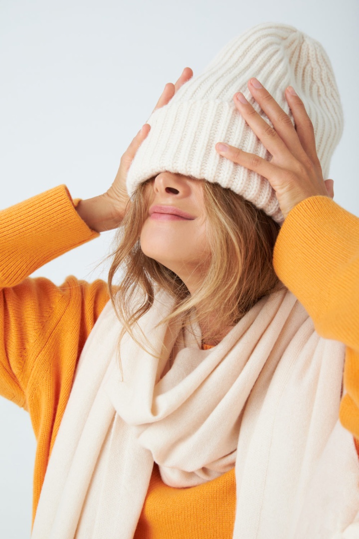 Шапка бини из кашемира "Взбитые Сливки"