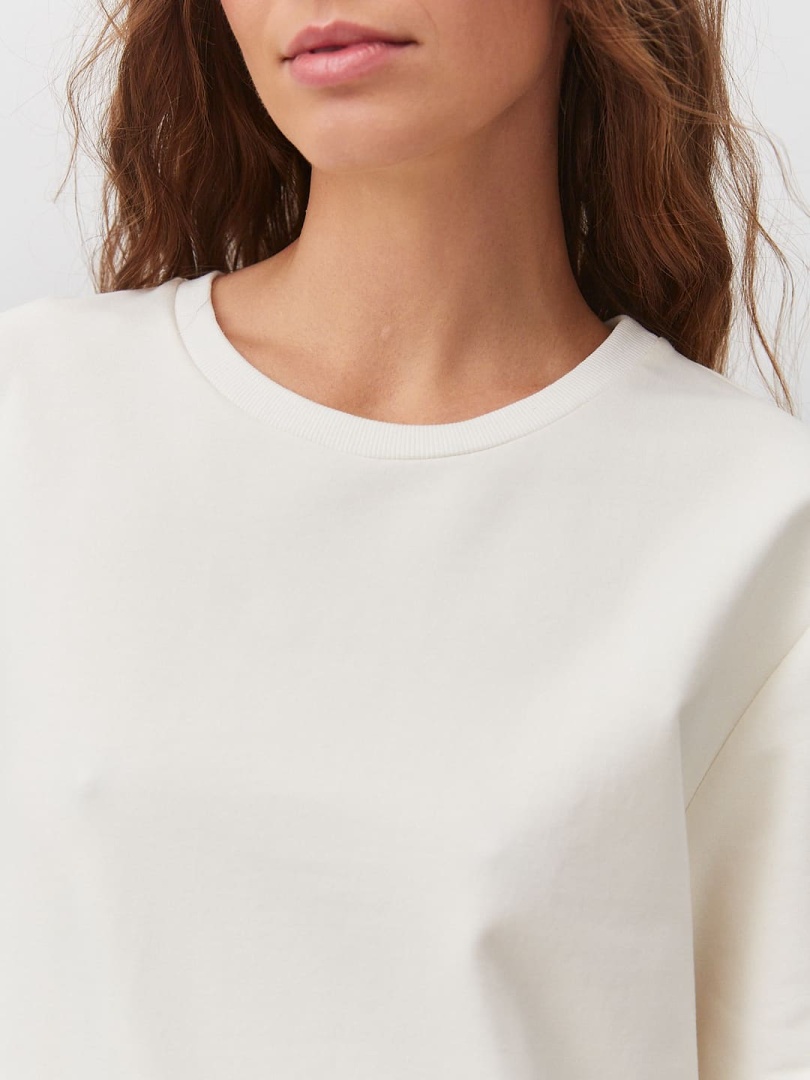 Футболка оверсайз пломбир с необработанными краями