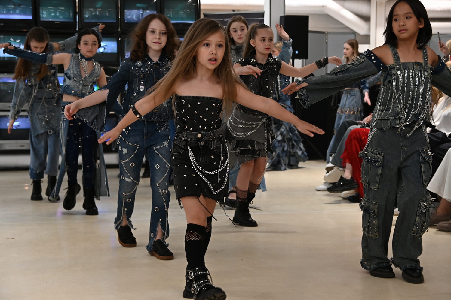 Показ мод от продюсерского центра «ГРАНИ» в рамках фестиваля 18 мая 2024 RFFest