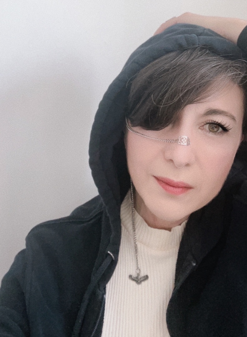 Миты - цепочки на половину лица